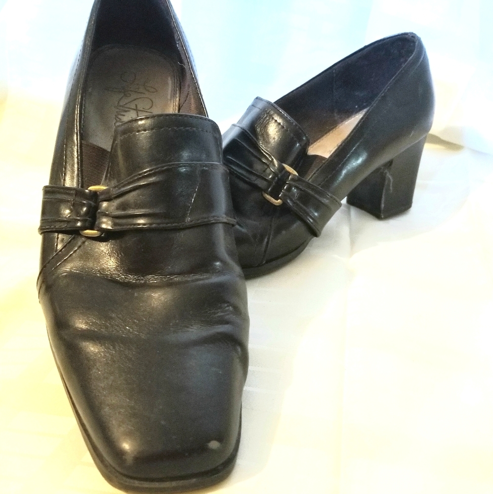 LIFE STRIDE BROWN HEELS